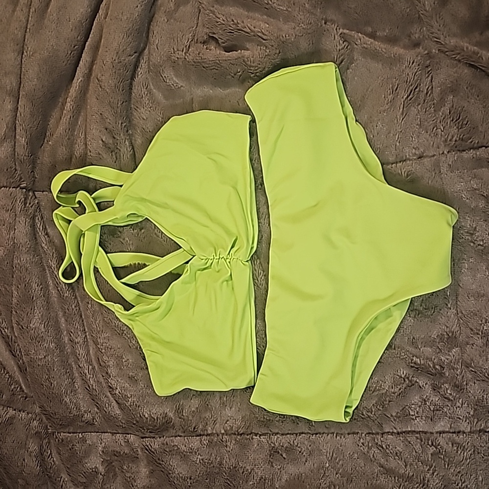 Fused Hawaii NWOT Large Kohanaiki Top and Large Kona Bottom- Kiwi